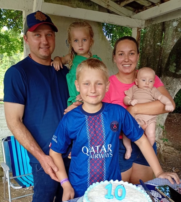 Adrieli e família, produtores de leite em Virmond/PR
